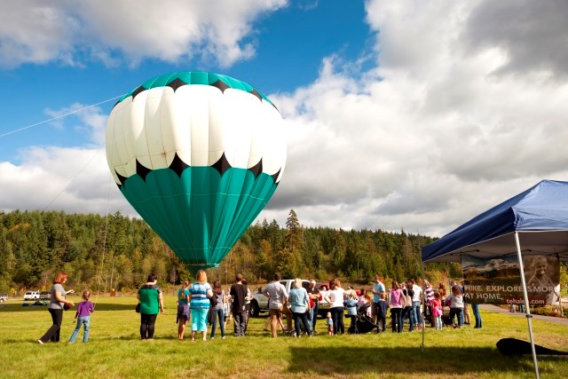 Tehaleh Harvest Day hot air balloon